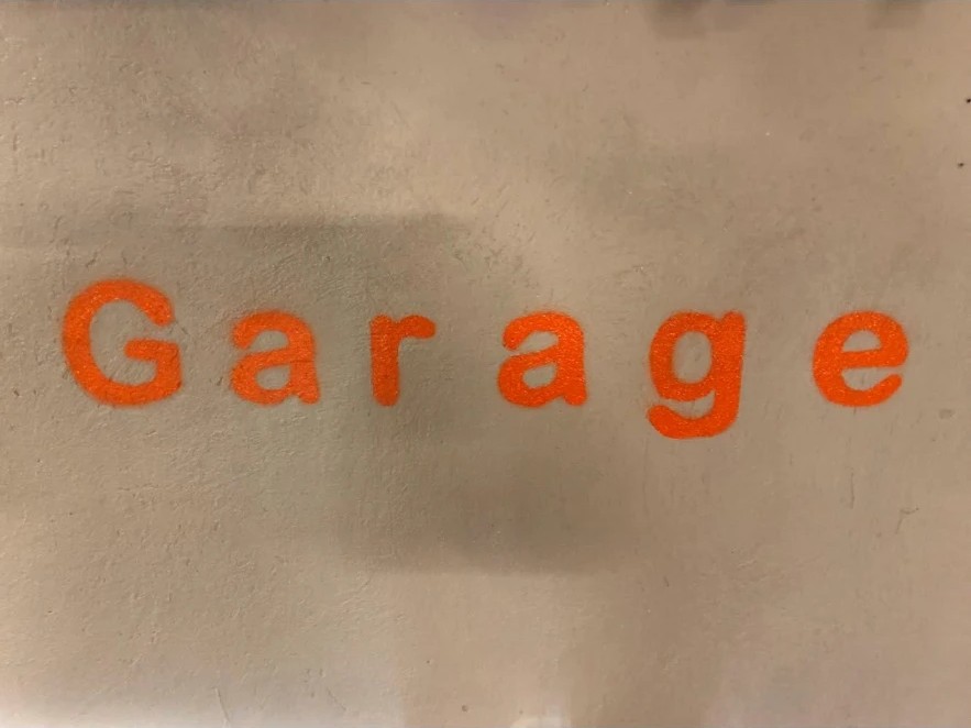 Facebook-inlägg: Varmgarage utanför Kumla ledigt